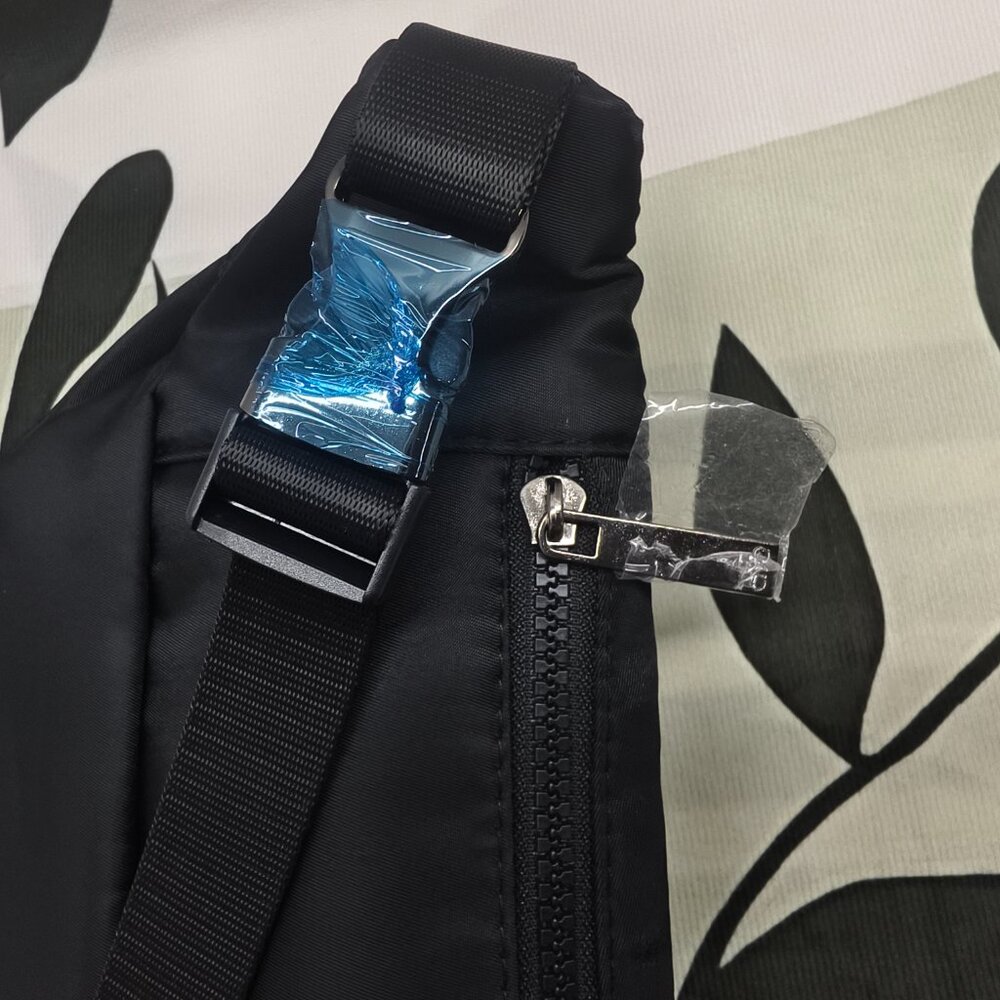 ALO Yoga Explorer Belt Bag|Water-Resistant & Adjustable|NWT - Picture 3 of 3